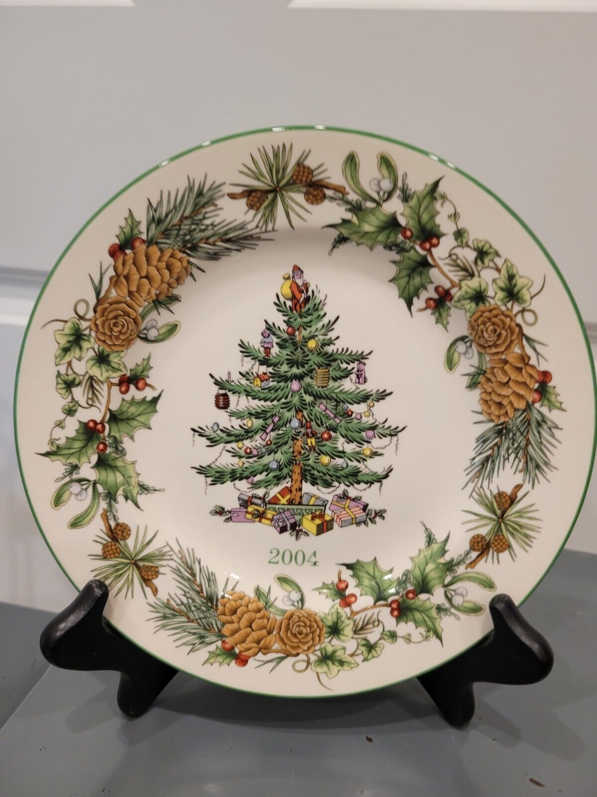 Spode Christmas Tree-Green Trim 2004 Collector Plate Pine Cones S3324-A4 Vintage