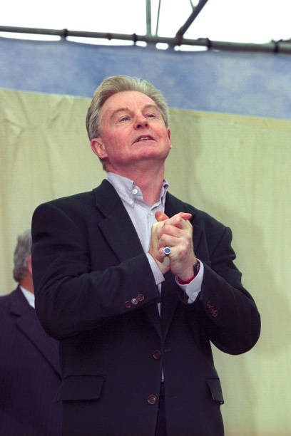 ACTOR DEREK JACOBI IN A LUVVIE POSE HANDS CLASPED LOOKS AS IF HES - Old Photo