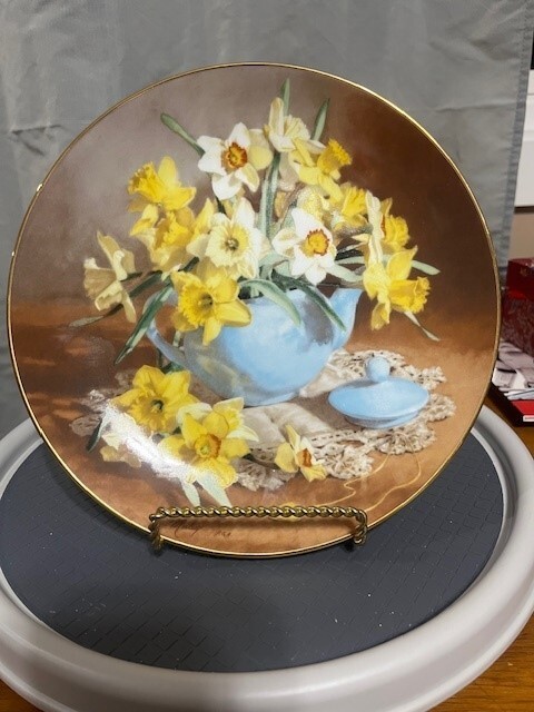 DAFFODILS - W. L. George The Flowers of Your Garden - 1989 Collectible Plate DAFFODILS - W. L. George The Flowers of Your Garden - 1989 Collectible Plate
