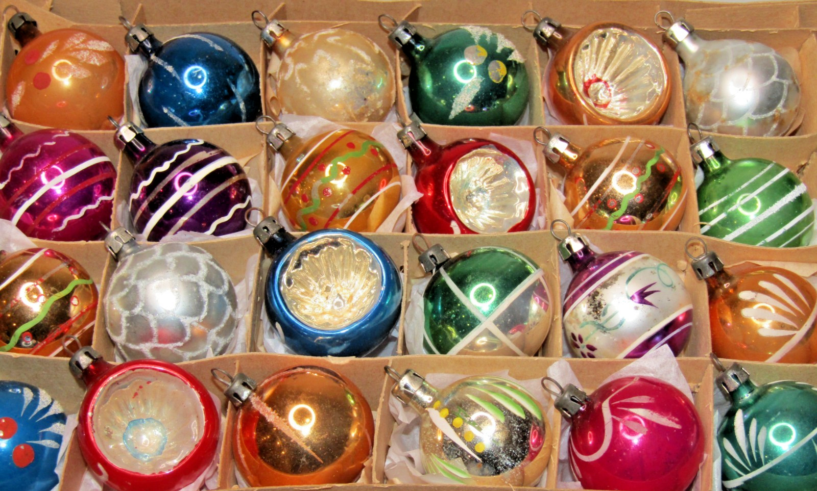 Lot VTG Glass Feather Tree Pictured Indent Mini BALL Christmas Ornaments Poland