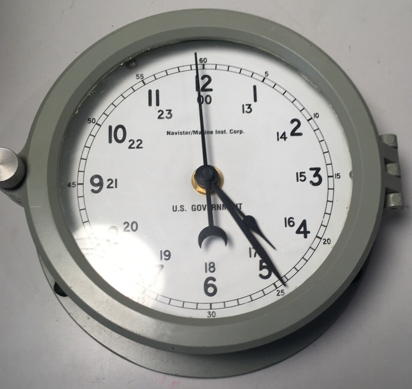 Navistar Marine instrument corporation U.S. navy clock.