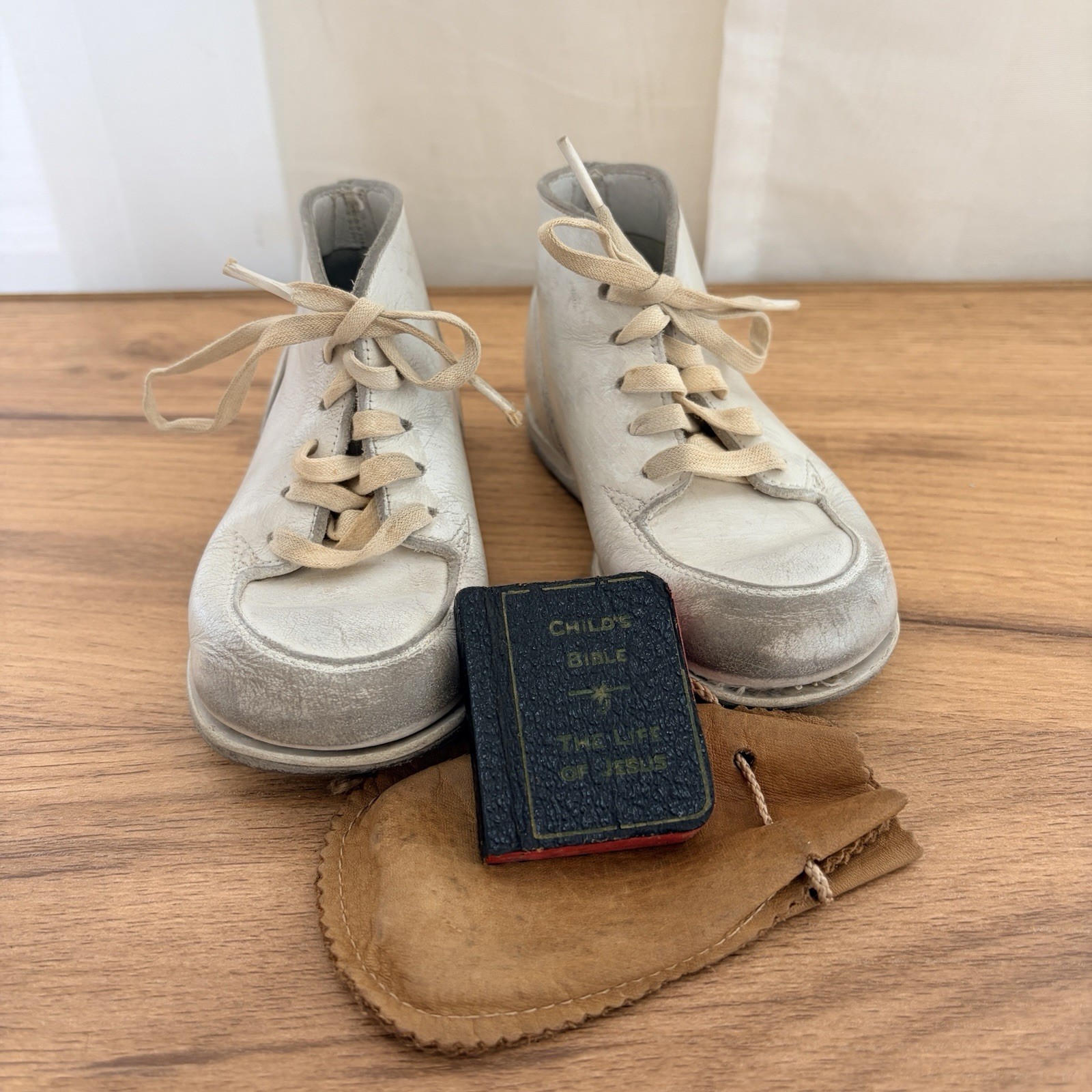 Vintage Baby Shoes White Leather 4.5C Mini Child’s Bible 1937 Cecil Carpenter