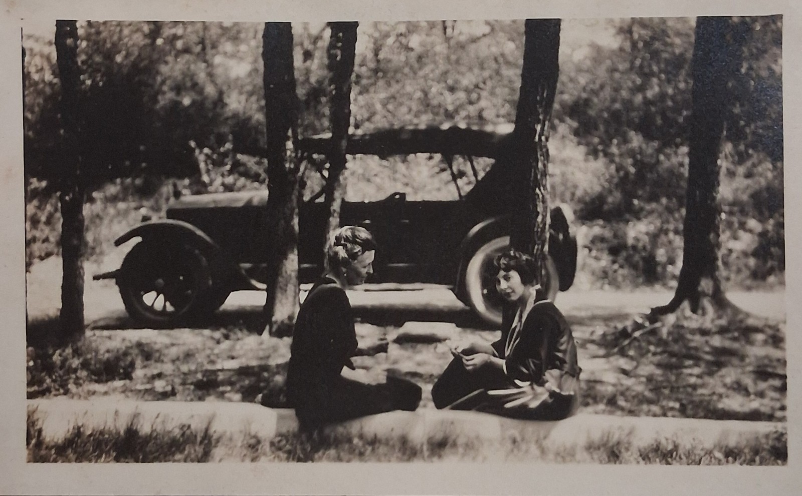1920s-30s Two Women Parked Car Roadside Picnic 4×6 Peaceful
