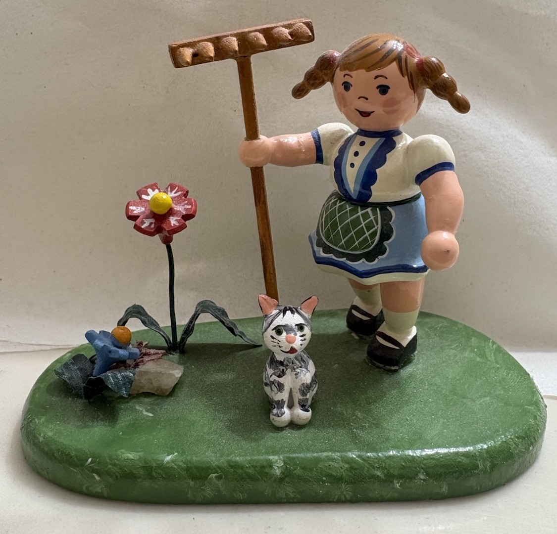 Hubrig Volkskunst Little Gardener Girl & Cat Wood Figurines Erzgebirge Germany