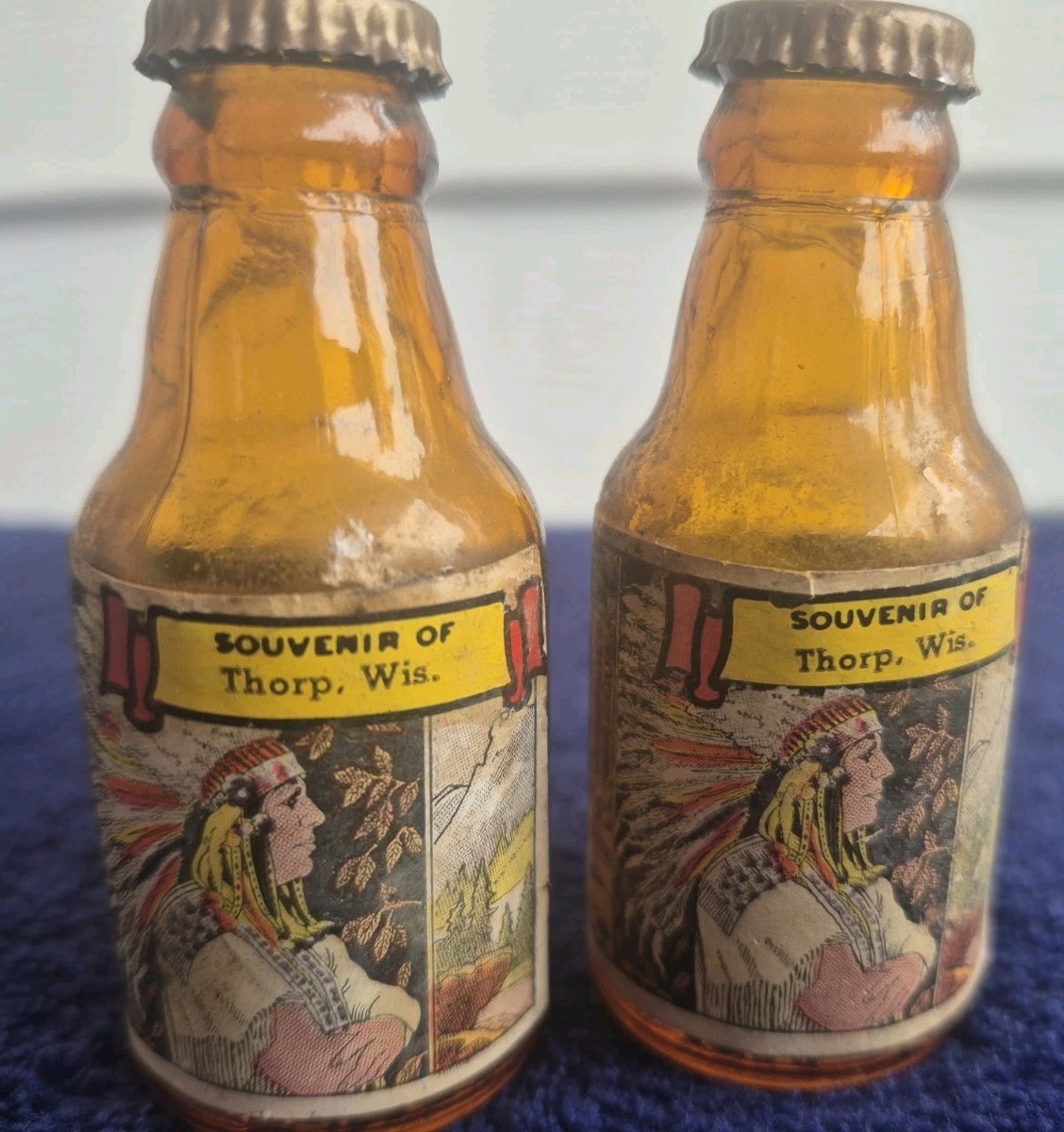 RARE BEER BOTTLE MUTH BUFFALO SALT & PEPPER SHAKERS SOUVENIR OF THORP, WISCONSIN