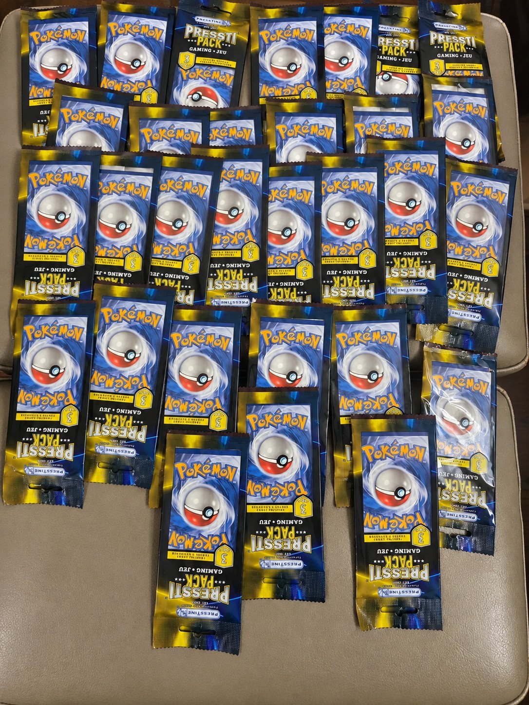 30 SEALED POKÉMON TRADING CARD PACKS - 90 CARDS TOTAL BRAND NEW FACTORY SEALD