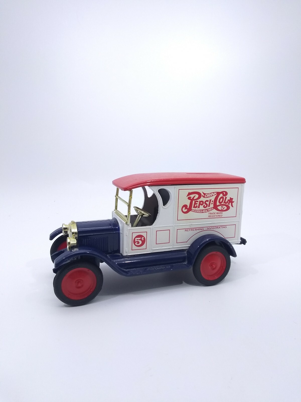 Pepsi ERTL 1923 Truck Bank Stock White & Red #7669 No Key