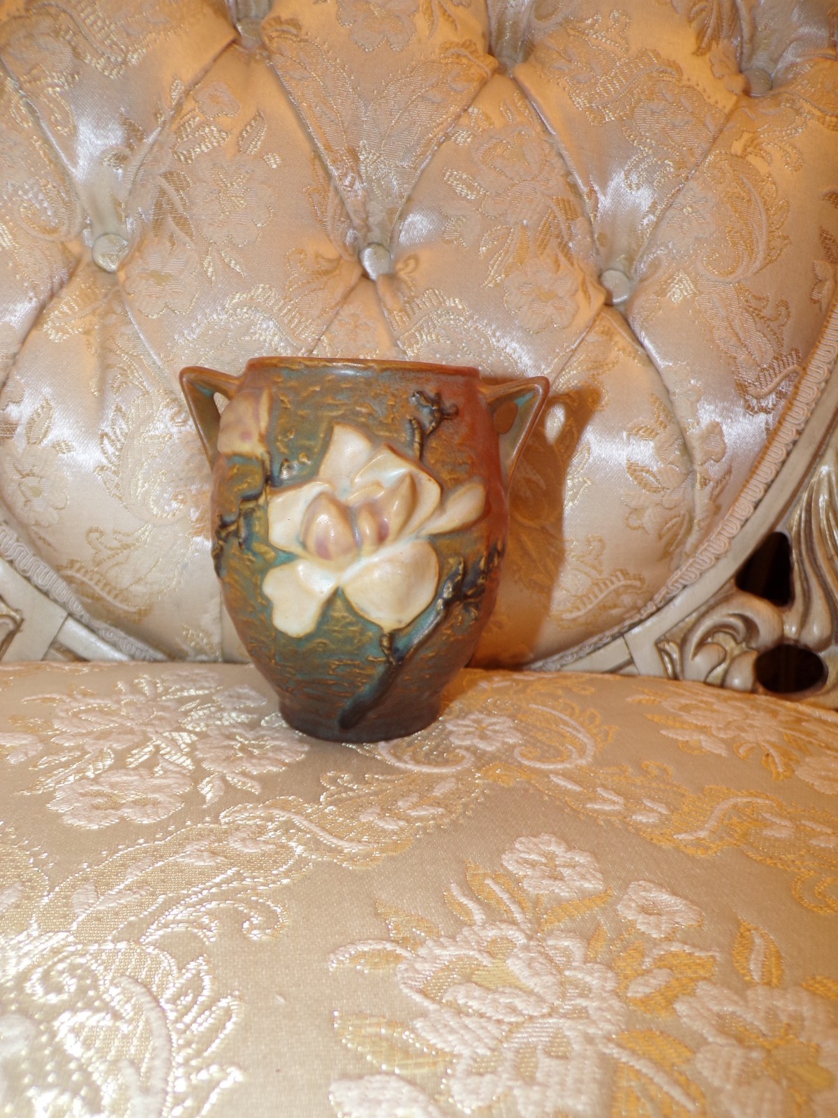 Roseville USA Small Magnolia Pot