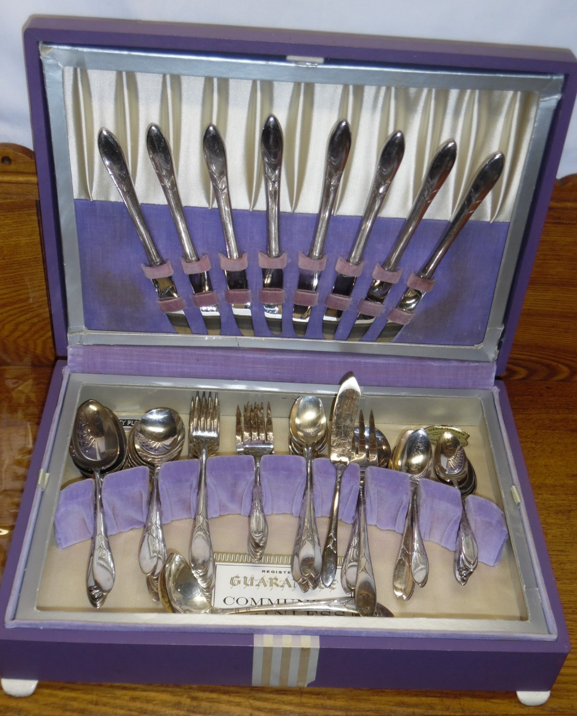 1932 Community Oneida Silverplate Flatware Set w/ Purple Chest - Lady Hamilton