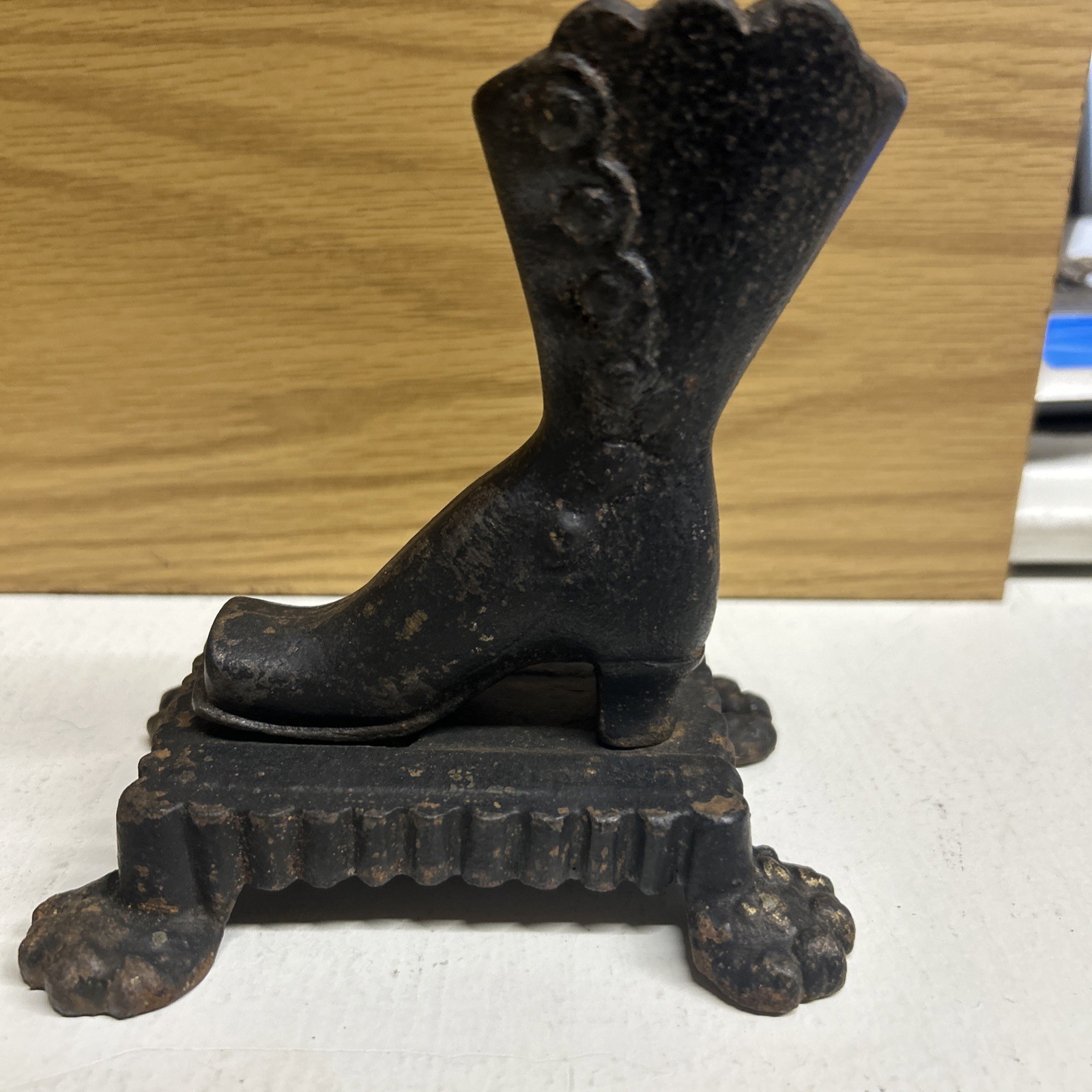 #2 ANTIQUE CAST IRON VICTORIAN CLAW FEET LADY DRESS BOOT MATCH SAFE HOLDER STAND