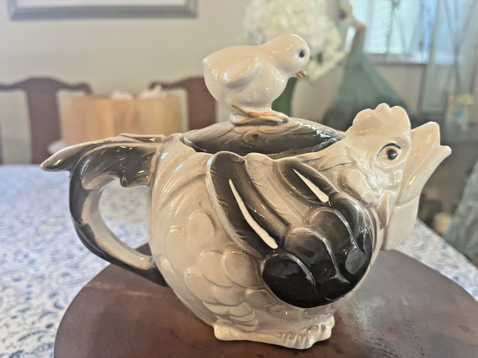 Vintage FARMHOUSE ROOSTER TEAPOT Baby Chick Finial on the Lid