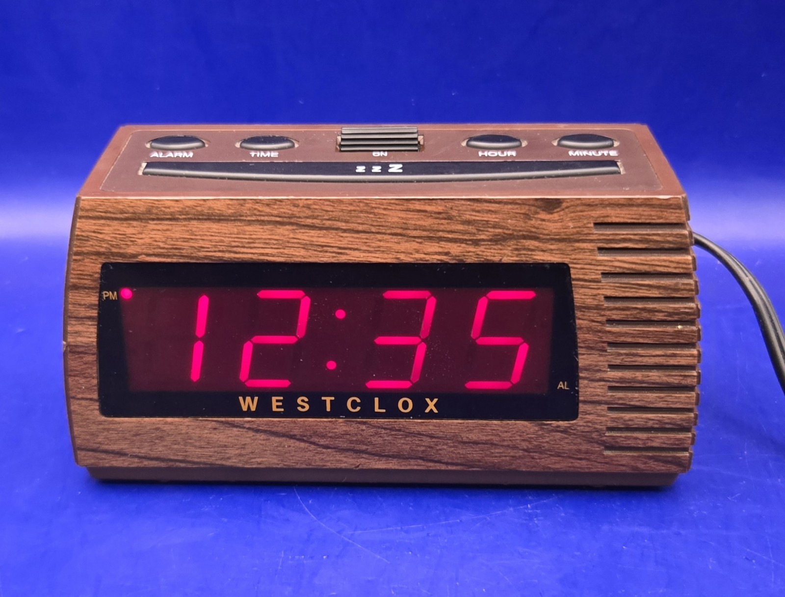 Vtg Westclox Woodgrain Compact Size Alarm Clock w/Red LED Model No.49821 *WORKS* Vtg Westclox Woodgrain Compact Size Alarm Clock w/Red LED Model No.49821 *WORKS*
