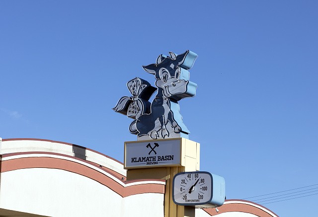 Photo:Klamath Basin Oregon 1900s Cow Dairy Sign Figure Thermometer