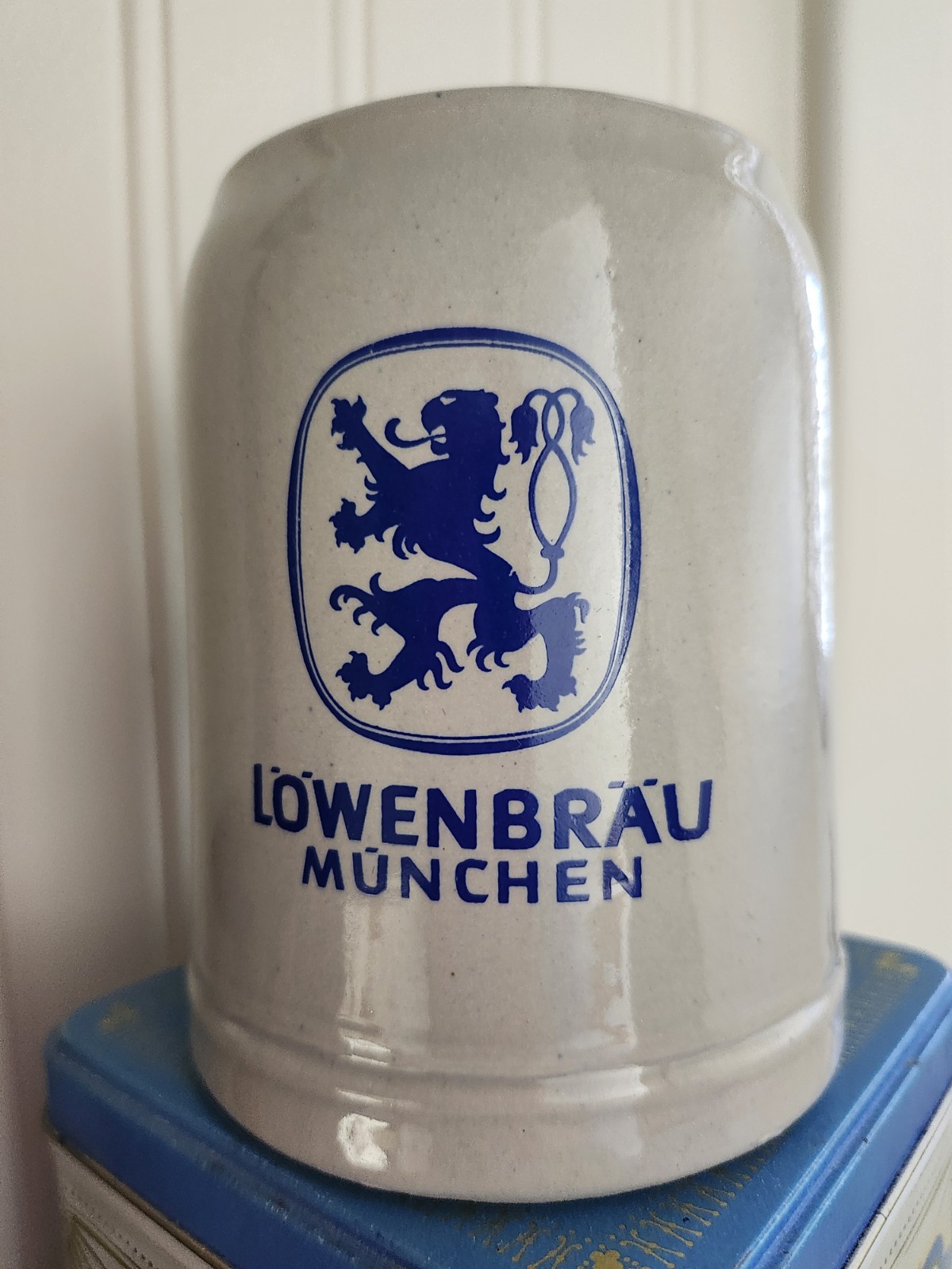 LOWENBRAU MUNCHEN Stoneware Beer Stein Mug. Excellent Condition Germany πΊ LOWENBRAU MUNCHEN Stoneware Beer Stein Mug. Excellent Condition Germany πΊ