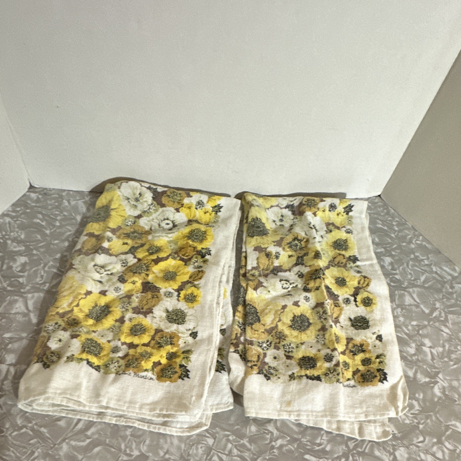 2 Vintage 1970s Floral Cotton Tea Towels Yellow White Green Brown sunflower 2 Vintage 1970s Floral Cotton Tea Towels Yellow White Green Brown sunflower