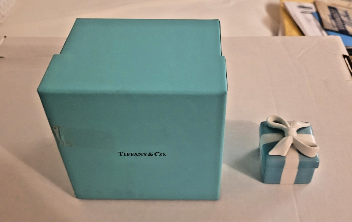 Authentic Vintage Tiffany & Co Porcelain Blue Box Trinket Dish Bow Japan MINT Authentic Vintage Tiffany & Co Porcelain Blue Box Trinket Dish Bow Japan MINT