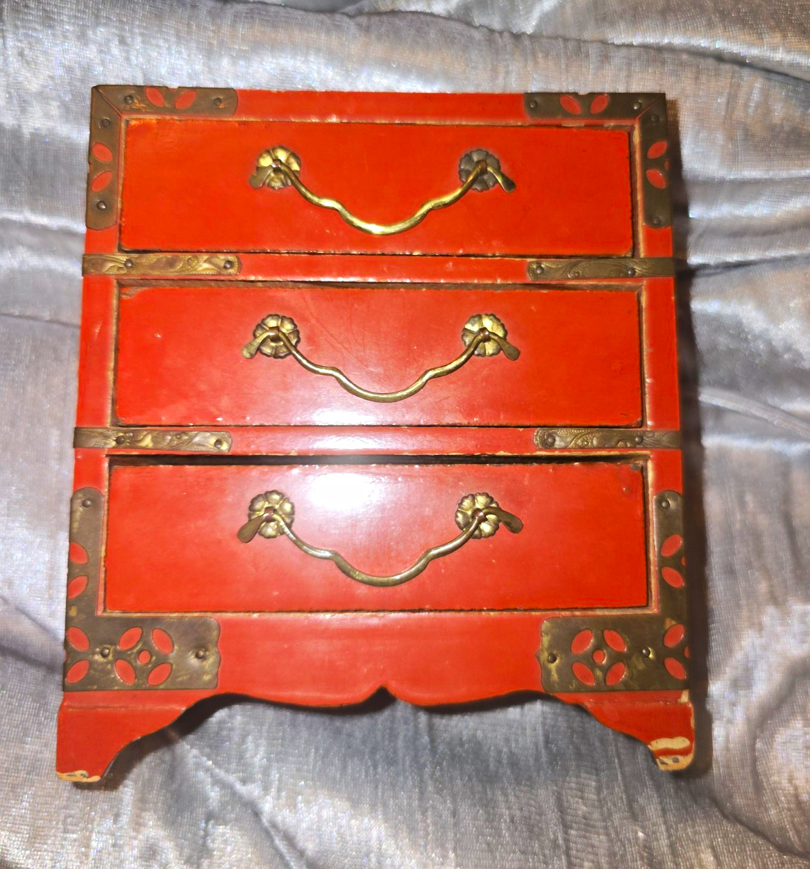 Vintage Japanese Miniature Tansu Chest Red Lacquer 3 Drawer Jewelry Box Brass 6” Vintage Japanese Miniature Tansu Chest Red Lacquer 3 Drawer Jewelry Box Brass 6”