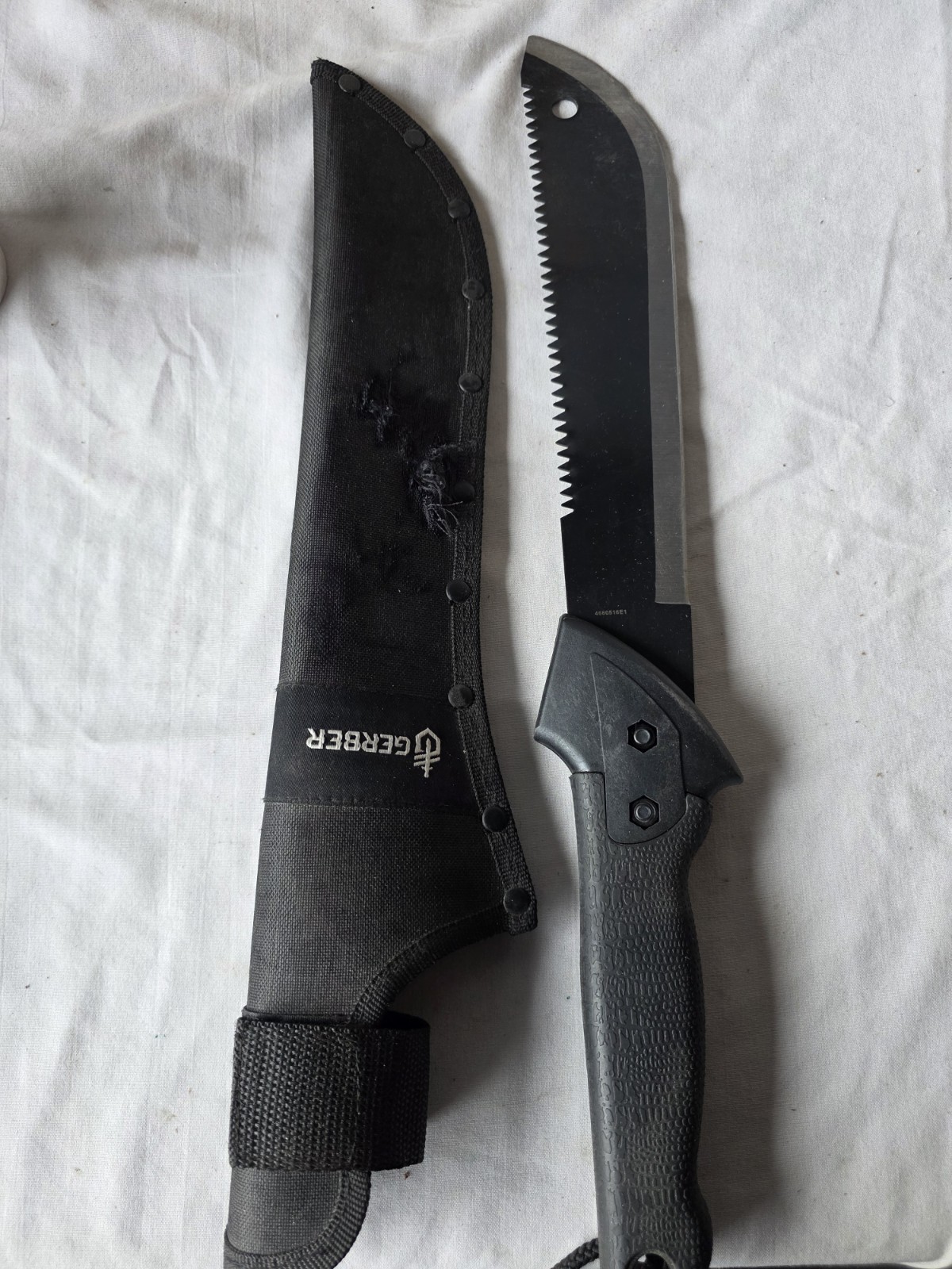 Gerber Machete Camping Knife 4660915E1 Large Saw Back & 10” Blade W/Nylon Sheath