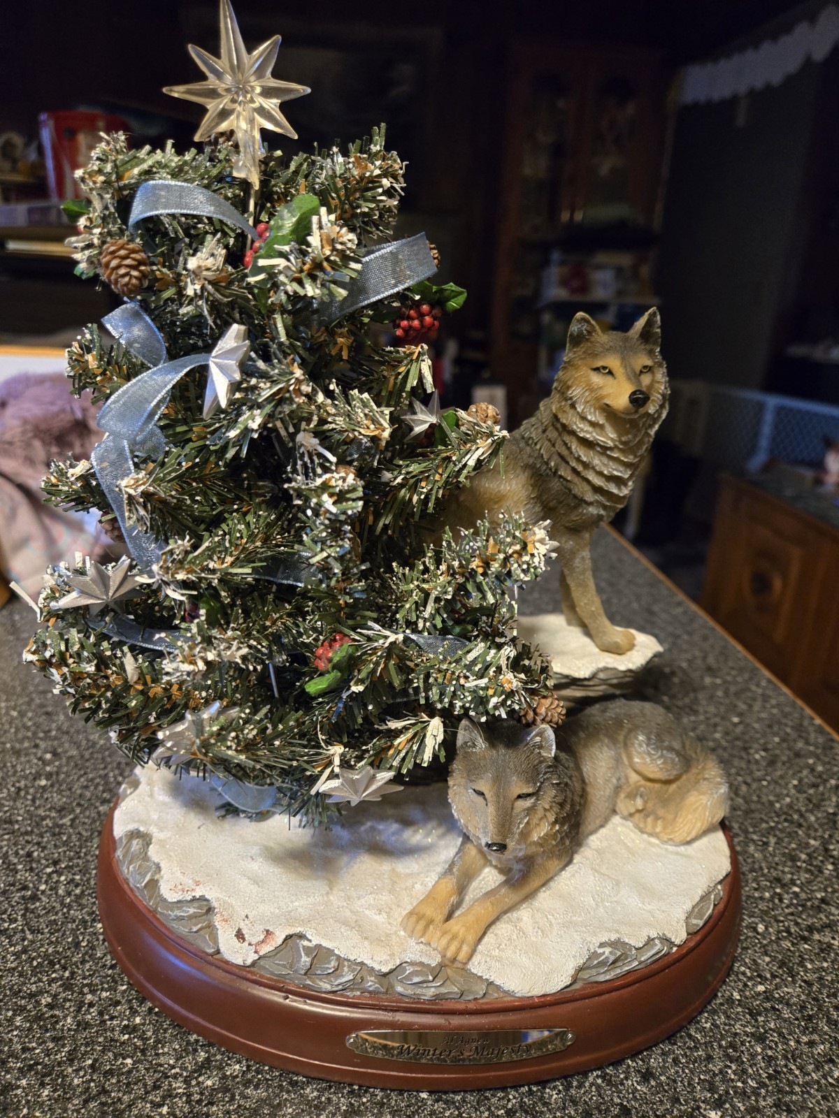 Al Agnew Bradford Exchange Winter Majesty Holiday Tree Wolf Figurine