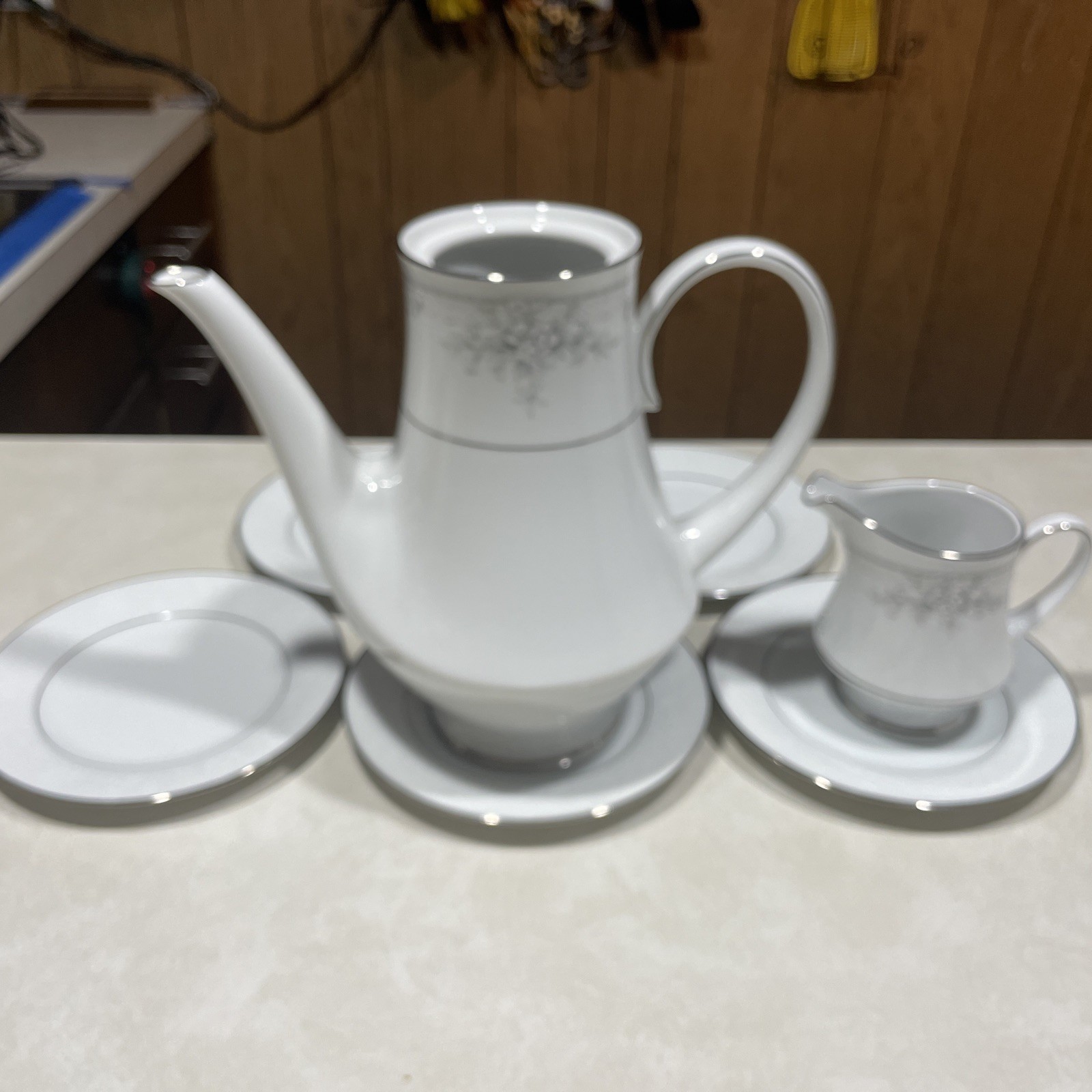 Legendary by Noritake Sweet Leilani Coffee Pot/nolid+creamer +5pc 6909 plates Legendary by Noritake Sweet Leilani Coffee Pot/nolid+creamer +5pc 6909 plates