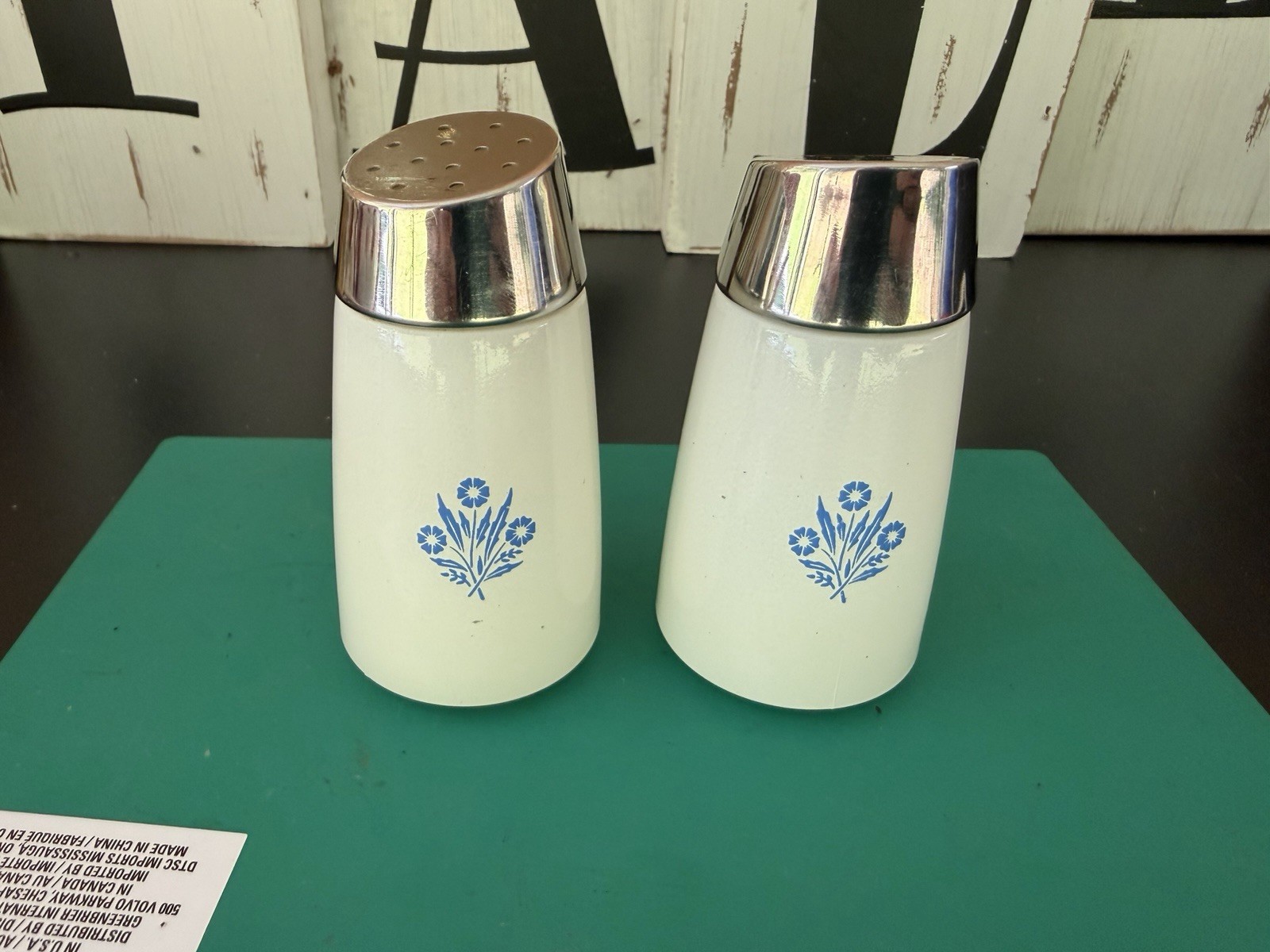 VINTAGE DISPENSERS INC CORNING WARE BLUE CORNFLOWER SALT & PEPPER SHAKER SET