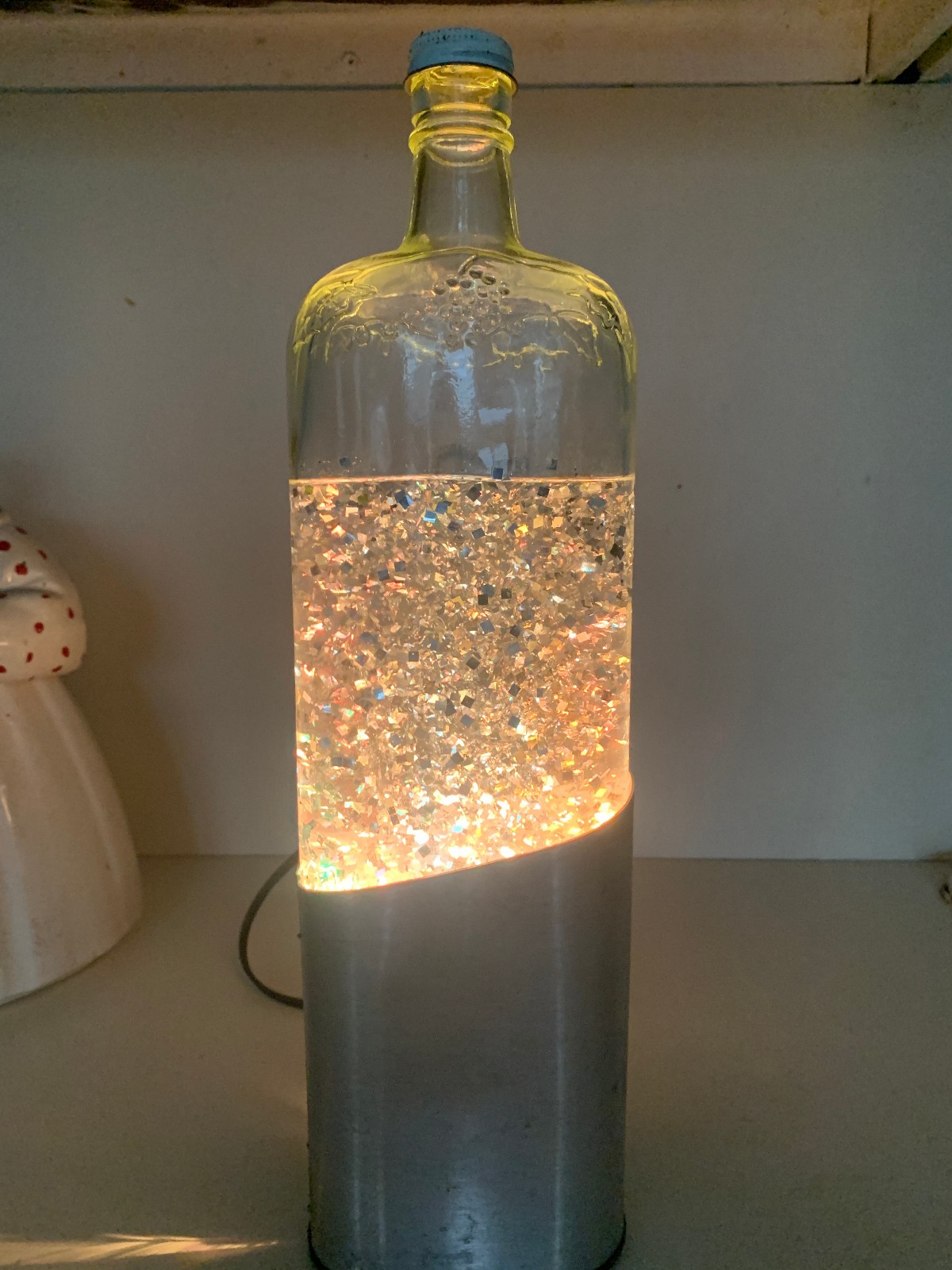 Vtg 1981 GEMLITE LAVA LAMP OVAL CONTINENTAL GLITTER LAMP #750 FOR PARTS NO TOP