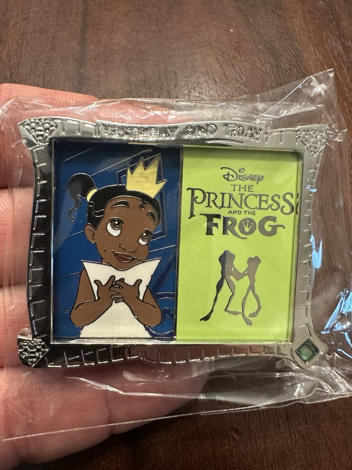 Disney Princess and the Frog Yesterday and Today Slider TIANA Pin LE 250 New