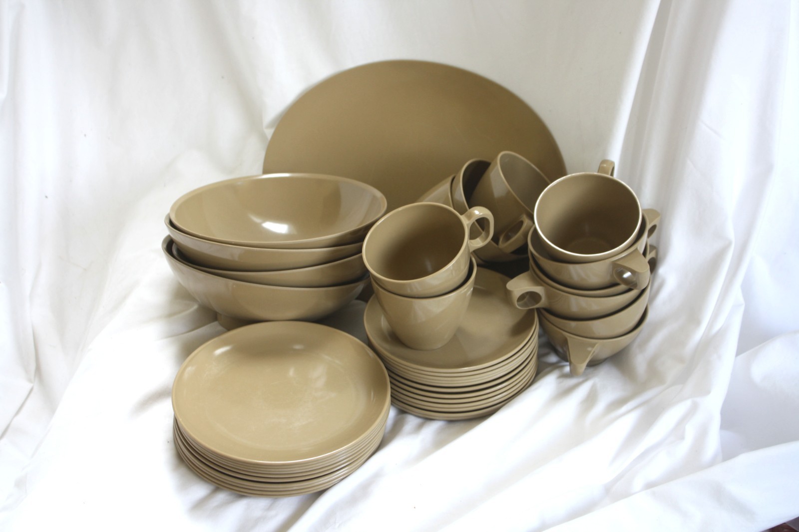 Lot 37 Pcs Boonton Ware Light Brown Melmac Melamine Bowls Cups/Saucers Plates