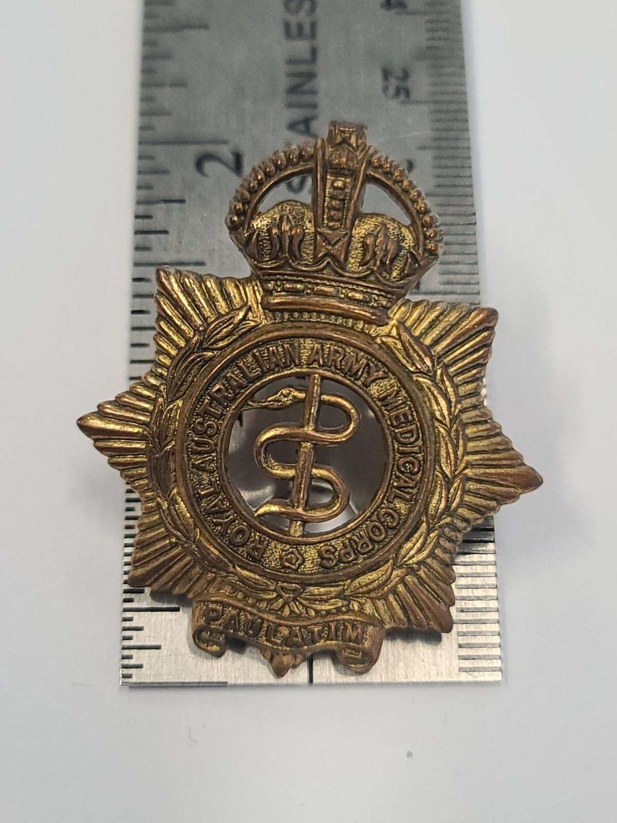 Royal Australian Army Medical Corps Cap Badge Kings Crown HTF