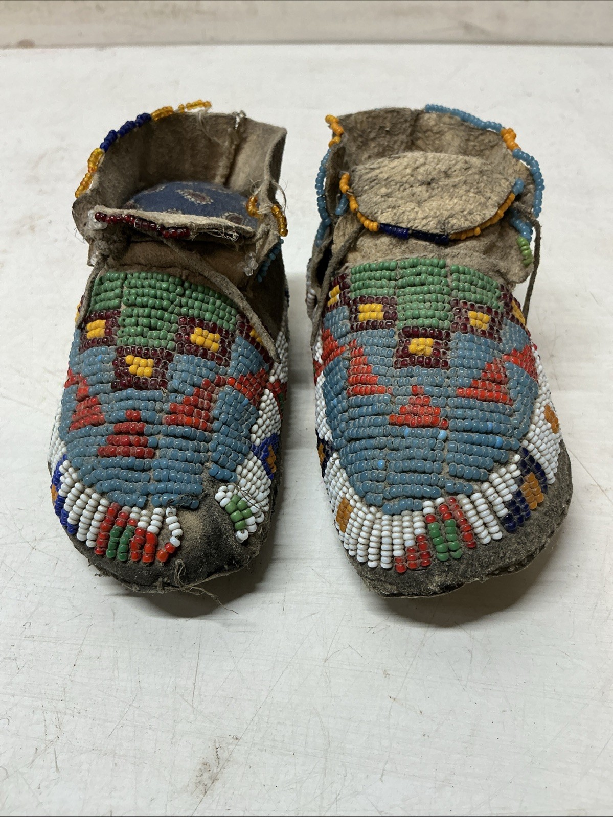 Antique c1890 Lakota Sioux Beaded Child Moccasins 5\