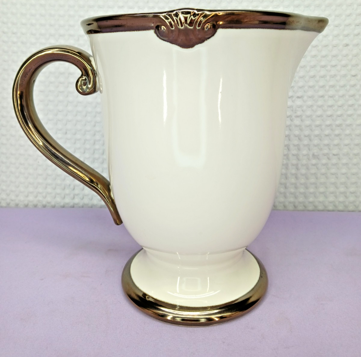 06 CERTIFIED INTERNATIONAL KARIDESIGN EMBASSY GOLD TRIMMED IVORY PITCHER FR SHIP