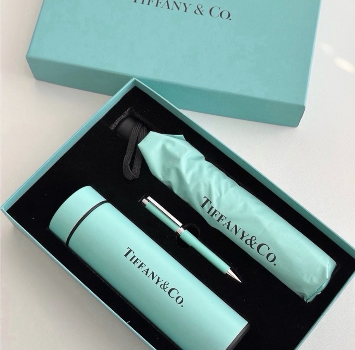 Tiffany & Co. Umbrella and Water Bottle Gift set