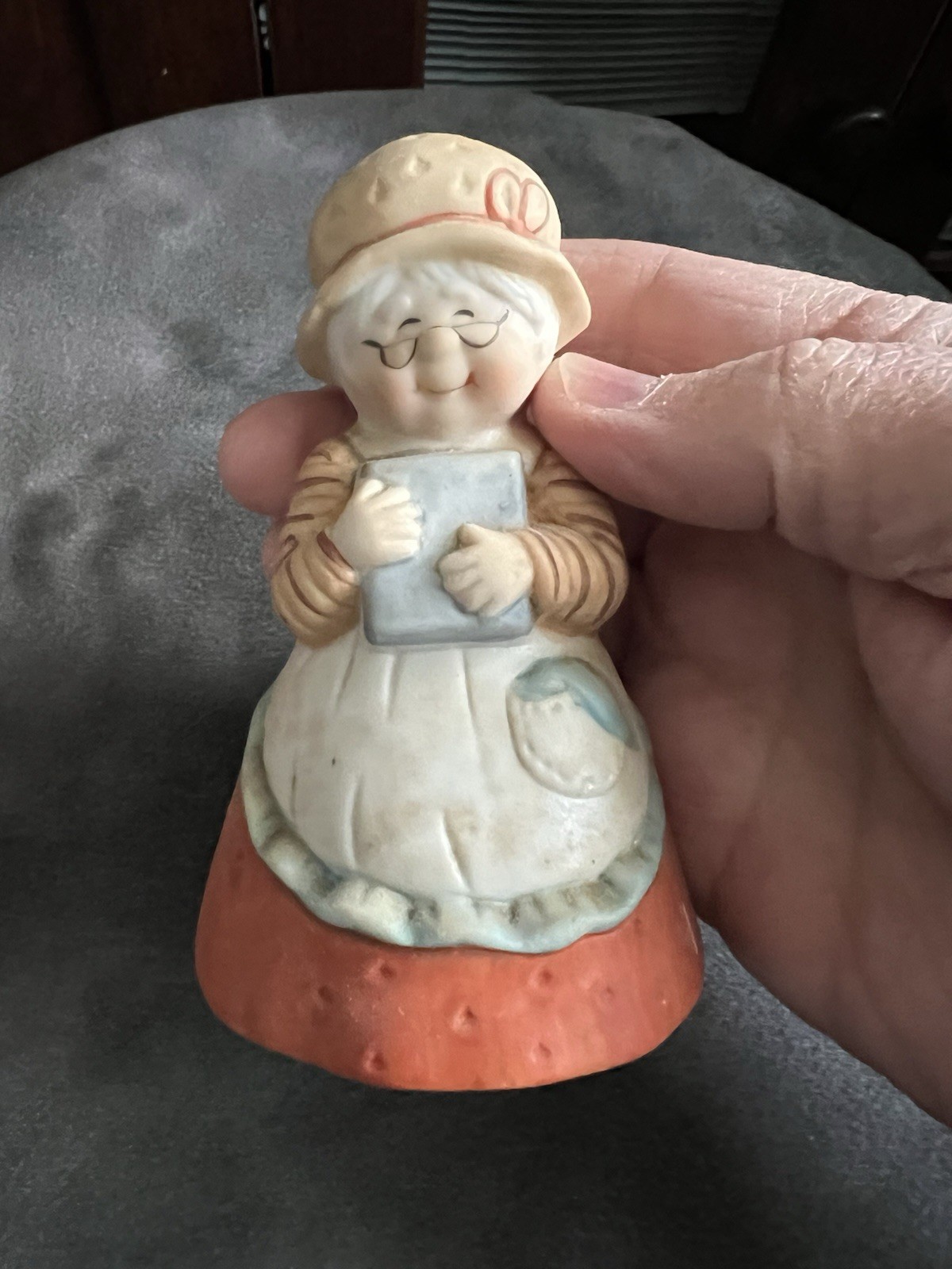 Vintage 1984 Hershey’s Grandmother Bell Figurine Cherish the Good Things