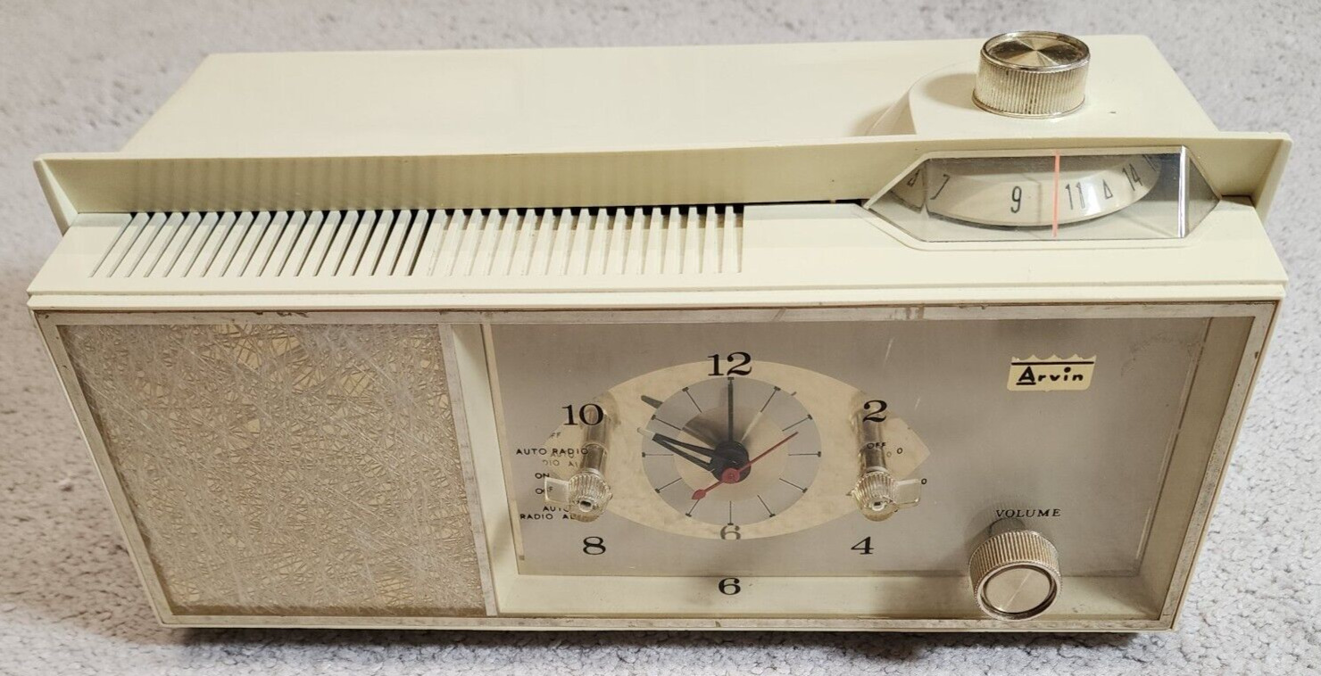 Vintage Mid Century ivory cat eye Plastic AM Radio ARVIN Tube Clock Radio t606