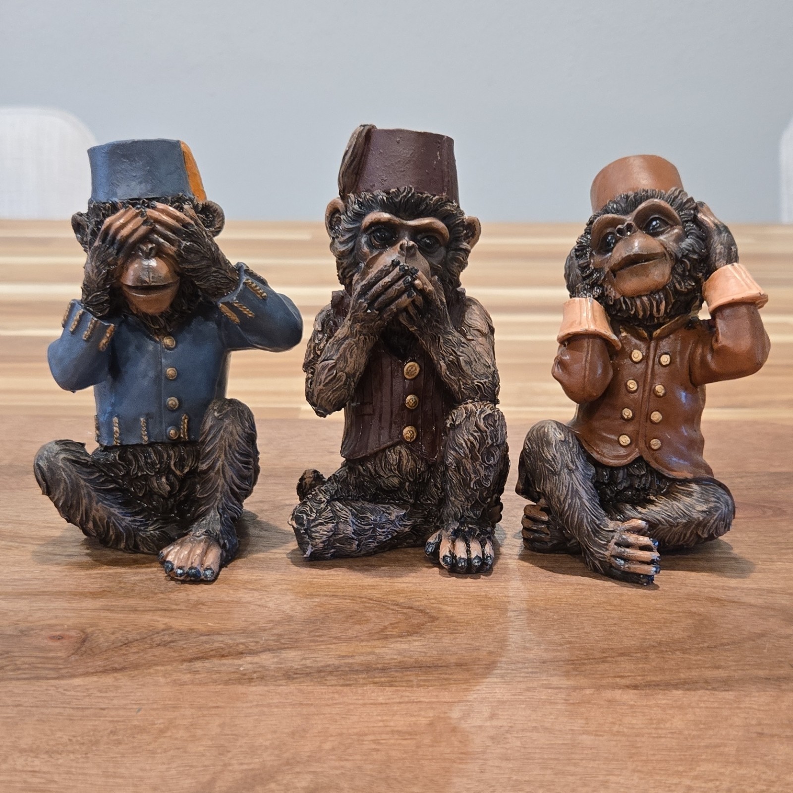 Three Wise Monkeys Figurine Set of 3 Painted Resin Brown/Blue See Hear Speak