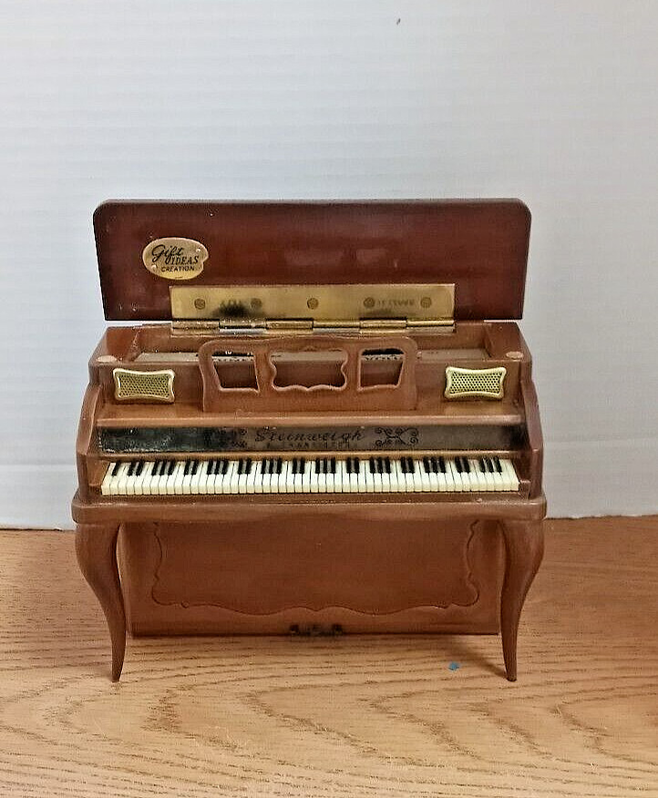 VINTAGE STEINWAY  PIANO TRANSISTOR AM RADIO --UNTESTED