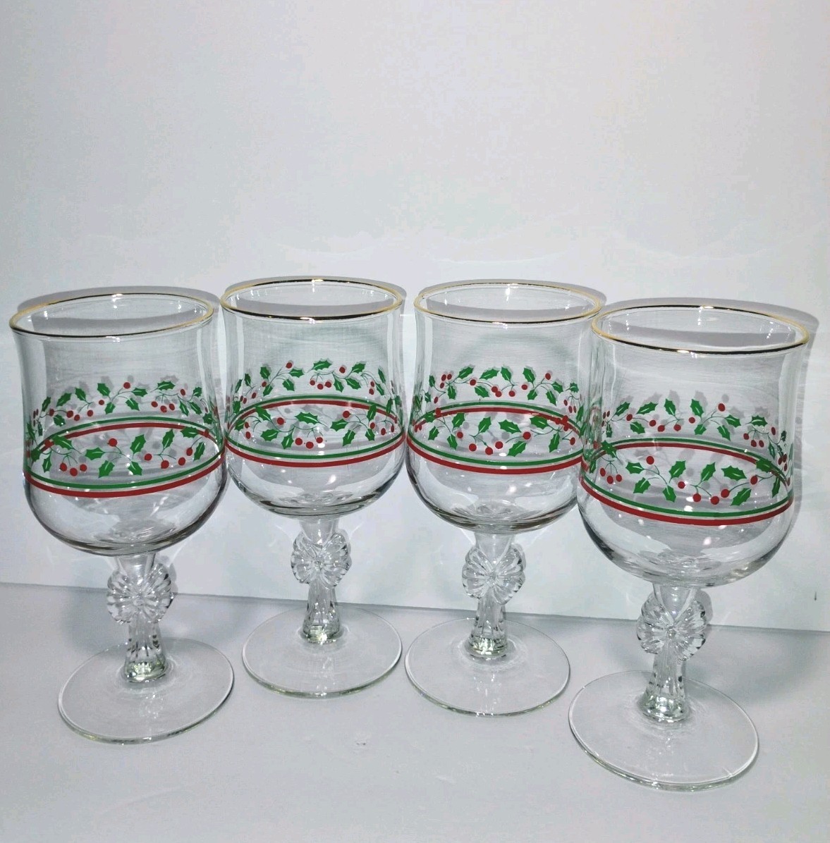 Arby\'s Holly Berry Bow Stem Wine Glasses Christmas Vintage 1980\'s Set of 4 EUC Arby\'s Holly Berry Bow Stem Wine Glasses Christmas Vintage 1980\'s Set of 4 EUC