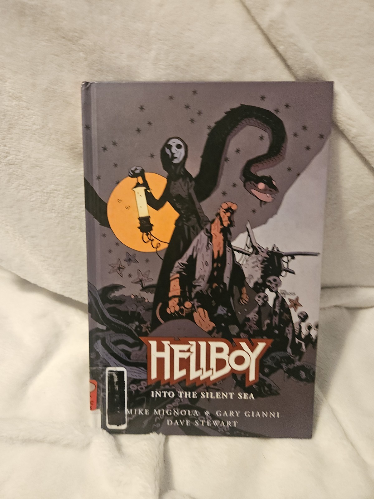 Hellboy Into the Silent Sea by Mignola Dark Horse