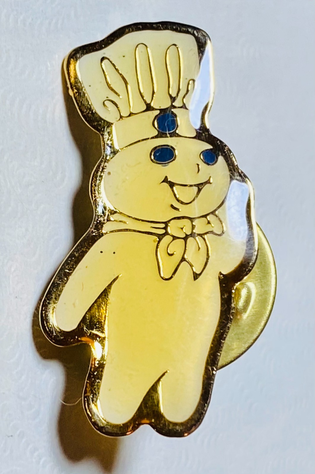 RARE PILLSBURY DOUGHBOY COLLECTIBLE LAPEL PIN WHITE & GOLD ENAMEL 1\