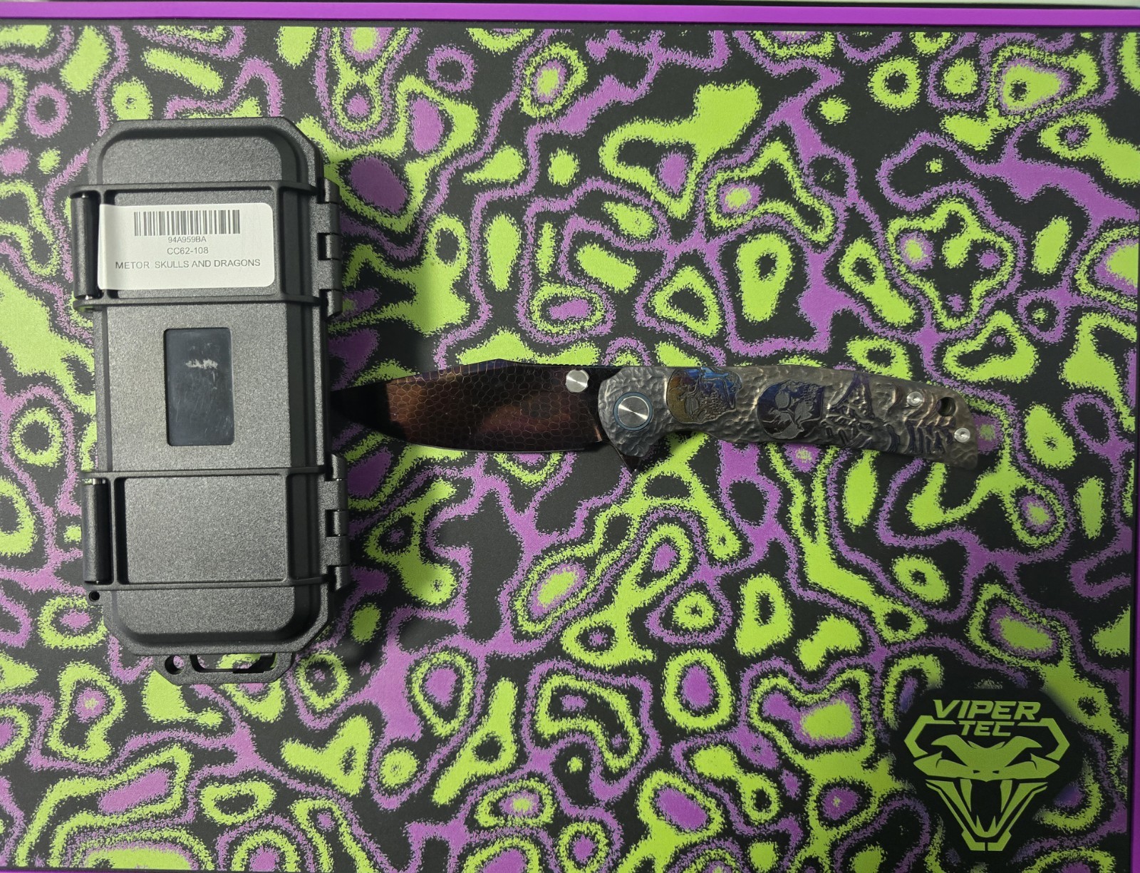 Six Leaf SL-73 Meteor Skulls & Dragon Framelock Flipper
