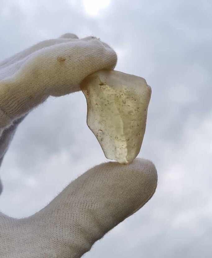 Libyan Desert Glass 17.19g Meteorite Tektite (85.95 carats) Libyan Gold Tektite
