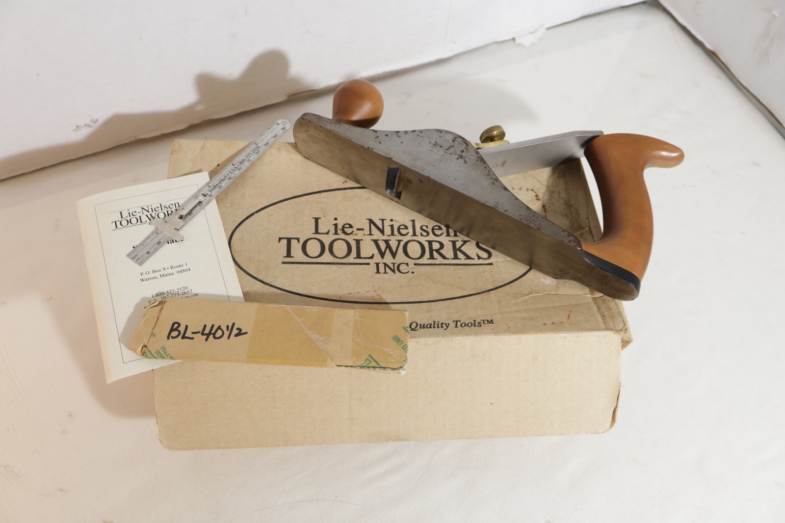LIE NIELSEN # 40 1/2 SCRUB PLANE & EXTRA BLADE & DEPTH GAUGE , PAPERWORK IN BOX