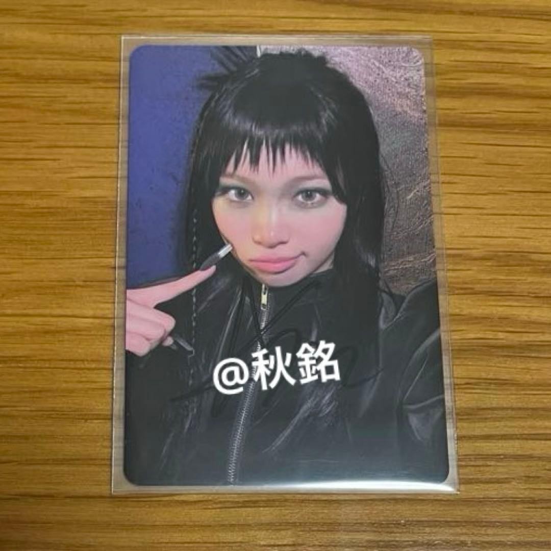 LE SSERAFIM PUREFLOW Universal Autographed Photocard Chaewon