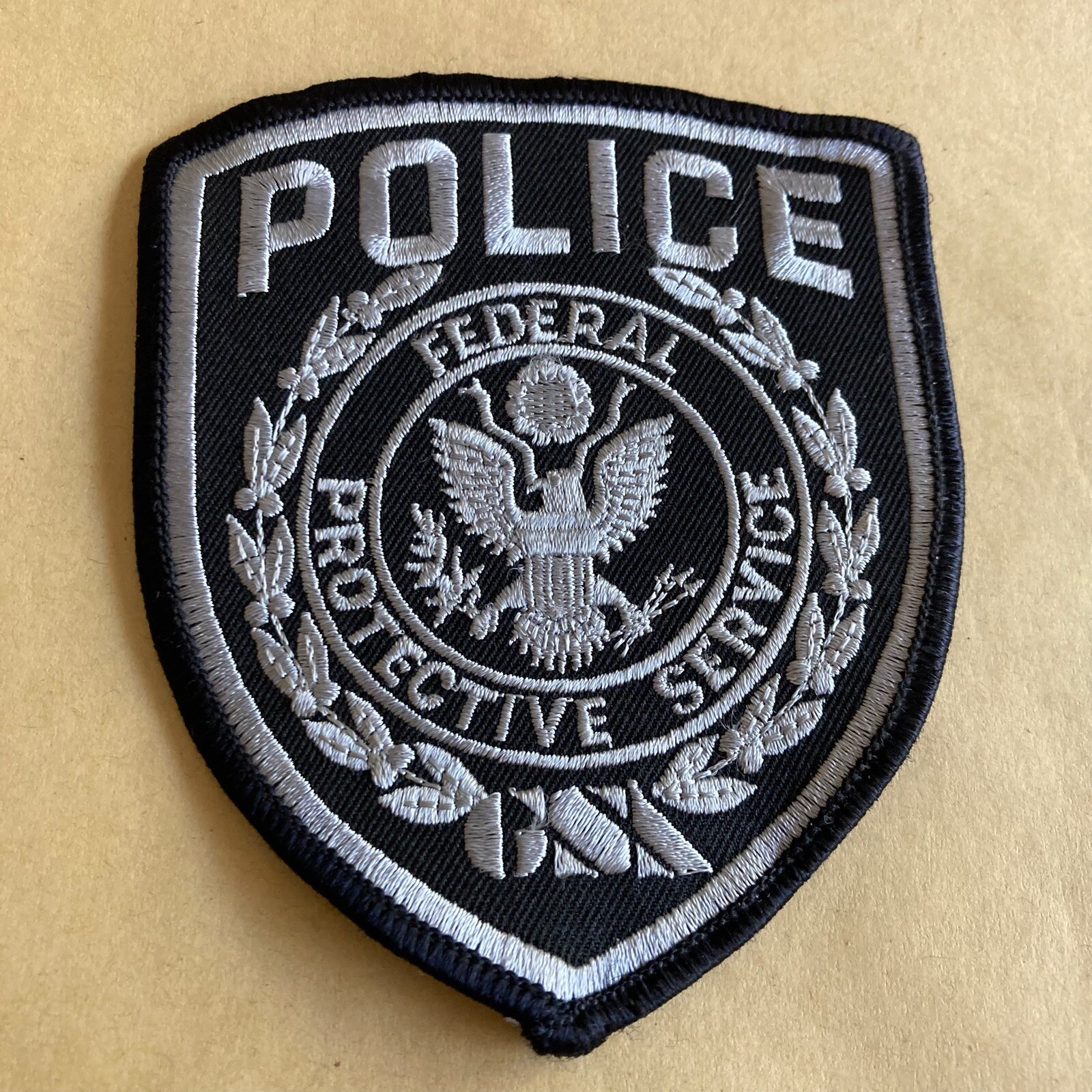 VINTAGE FEDRAL PROTECTIVE SERVICE POLICE GSA COLLECTABLE WOVEN AMERICAN PATCH