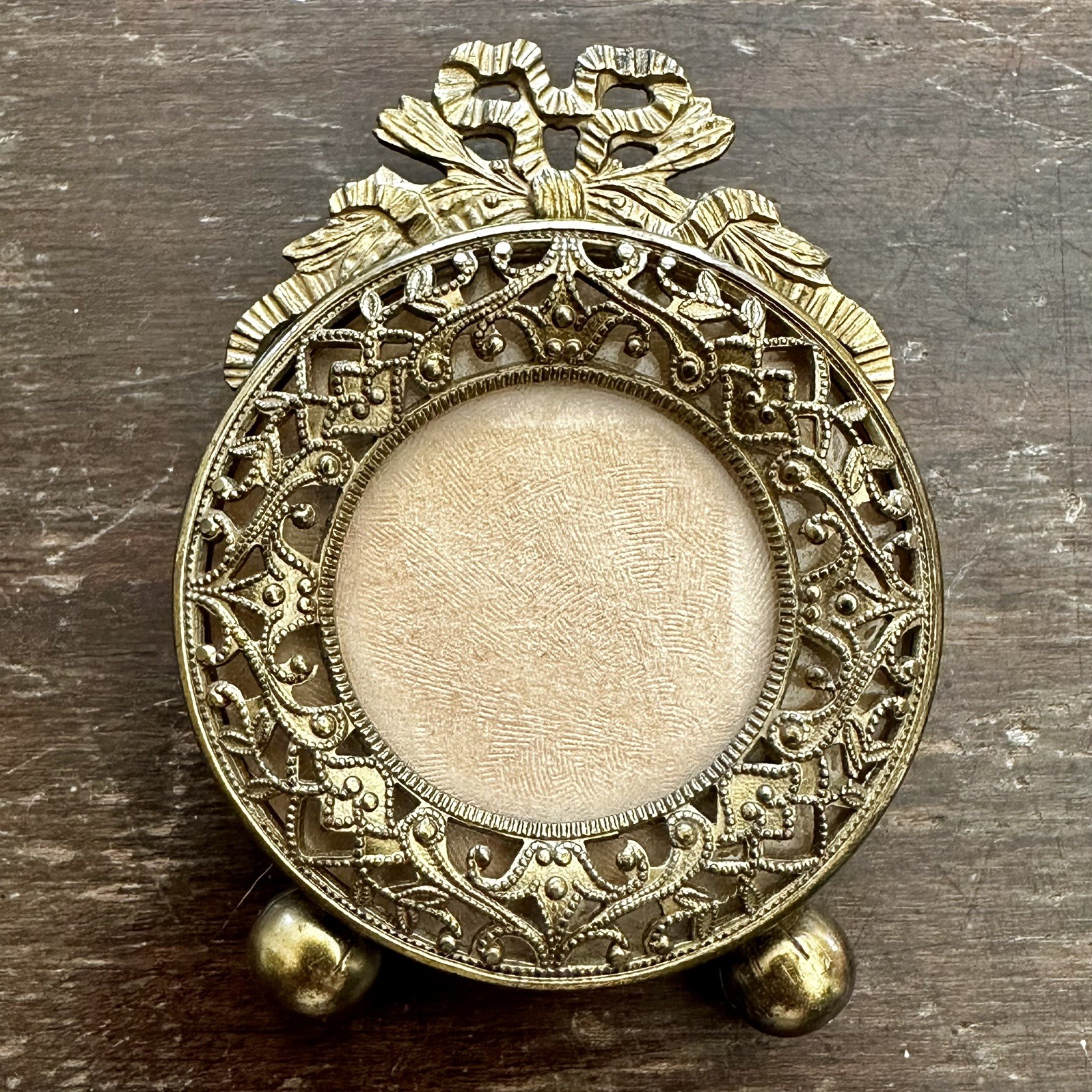 ANTIQUE VICTORIAN FRENCH GOLD GILT FILIGREE BOW CREST MINIATURE PHOTO FRAME