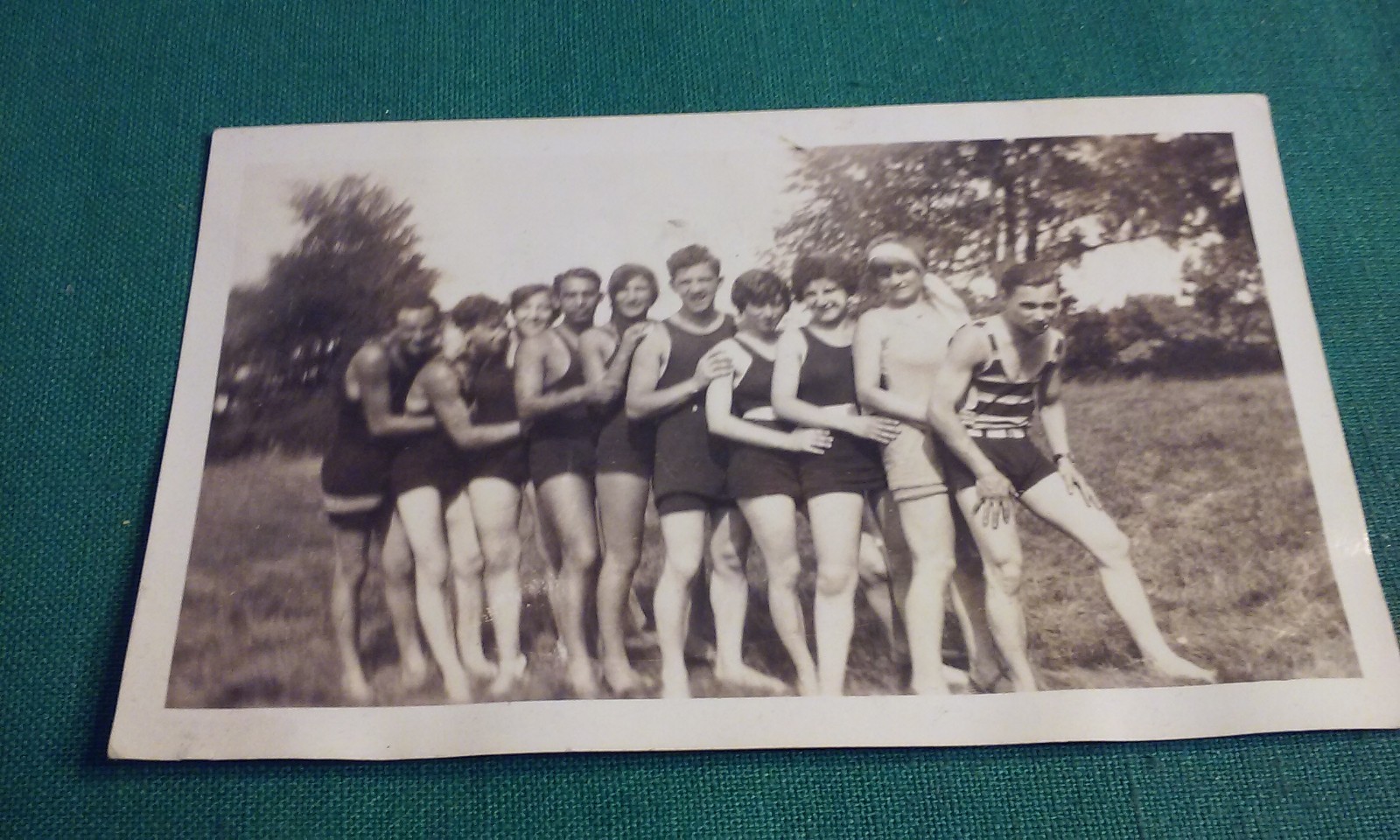 Vintage Lake Bathing Suits Ladies & Men 20\'s-30\'s Snapshot Group Friends Photo