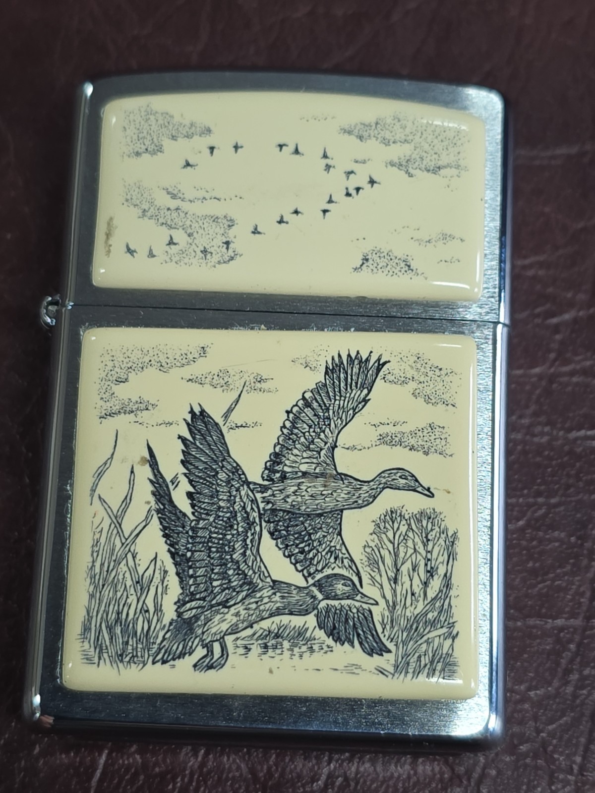 Zippo lighter 2002 SCRIMSHAW ZIPPO FLYING DUCKS Extremely Rare. Very Nice Zippo lighter 2002 SCRIMSHAW ZIPPO FLYING DUCKS Extremely Rare. Very Nice