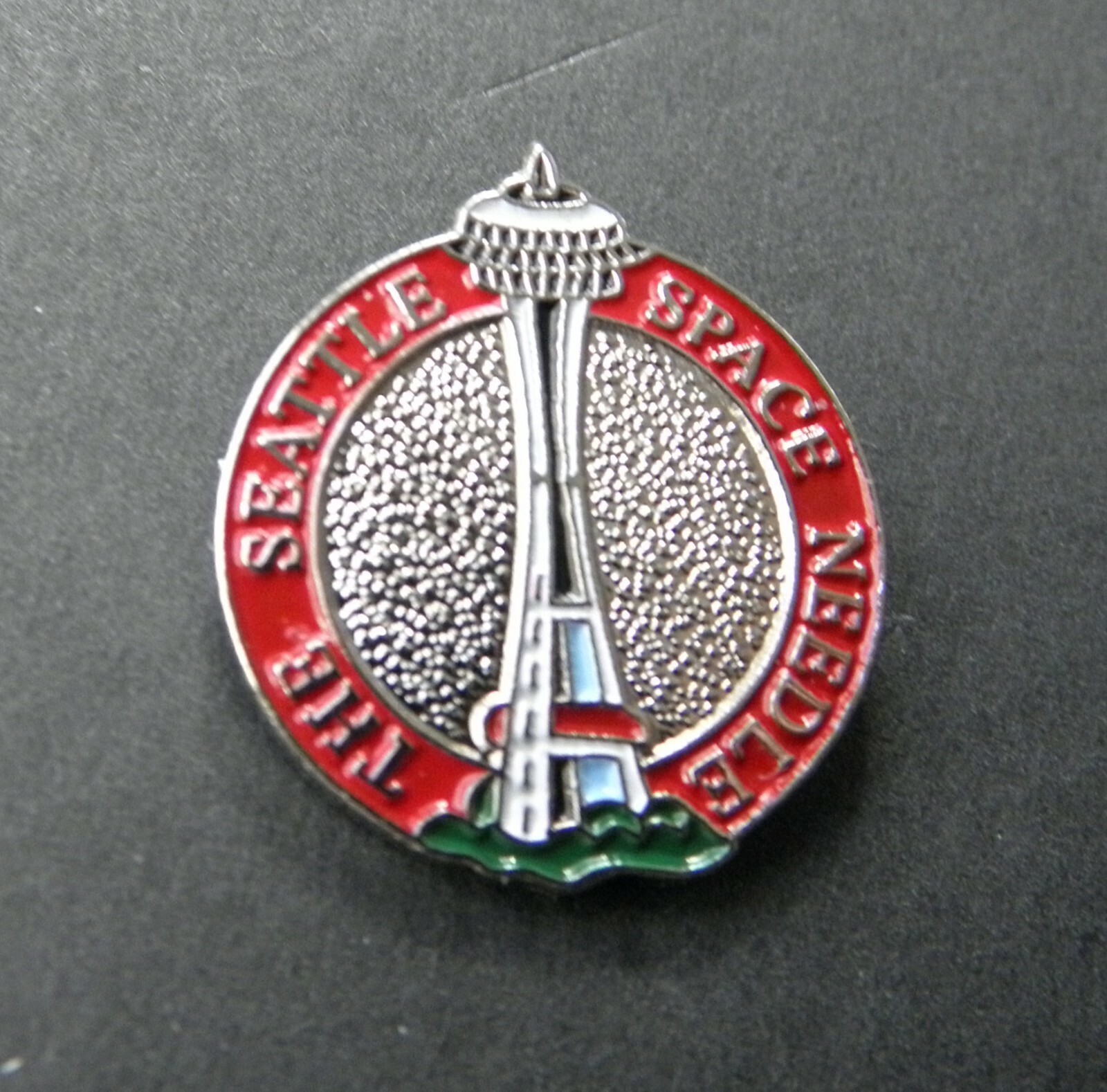 SEATTLE SPACE NEEDLE PARK LAPEL PIN BADGE 7/8 INCH