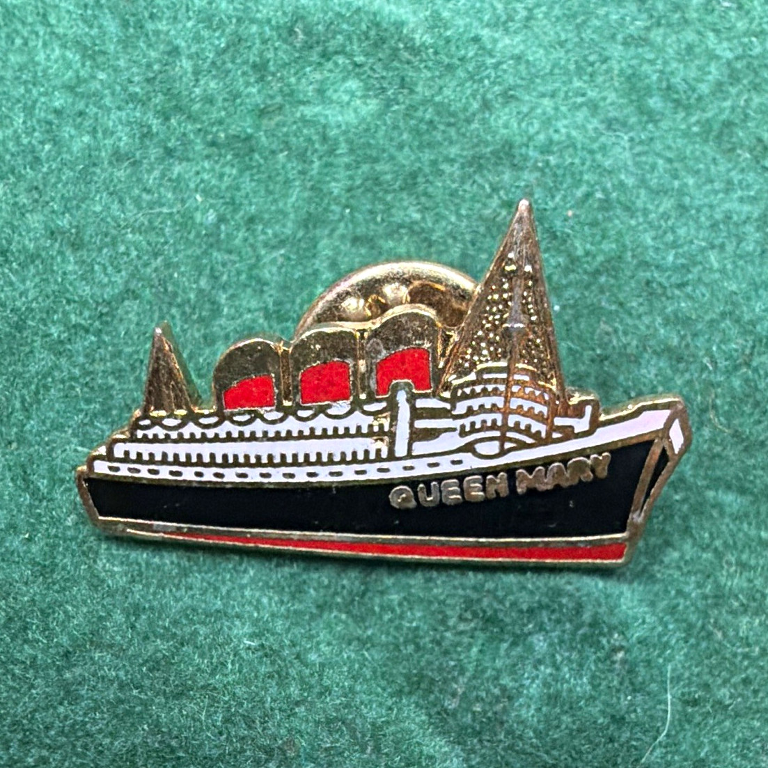 Vtg Queen Mary QE1 Luxury Ocean Liner Enamel Lapel Hat Pin New NOS 1970s