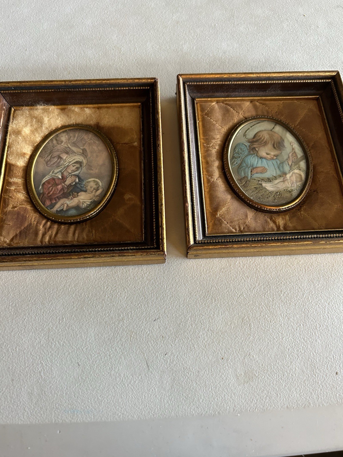 Vtg Art Madonna Child & Angel Baby Convex Bubble Glass Fabric 6” Nativity